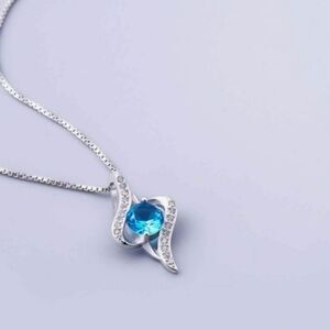 NWOT Pendant Necklace